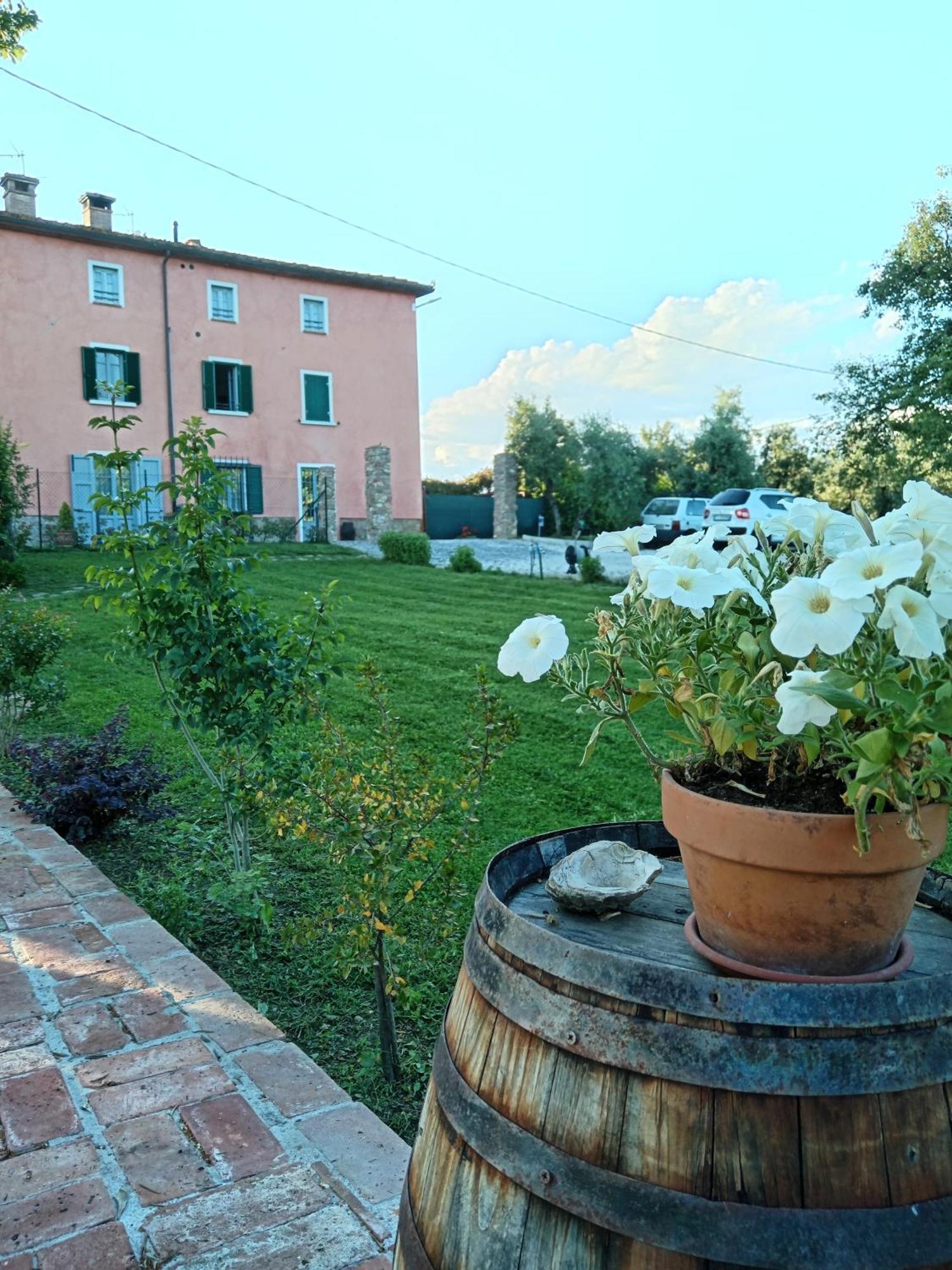 Casale - La Camera Di Leda Lamporecchio Buitenkant foto